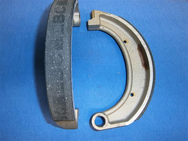 Bremsbacken Paar Duplex vorn ( 2 Hebel an Bremsankerplatte) R51/3,67/2,67/3,68 Halbnabe