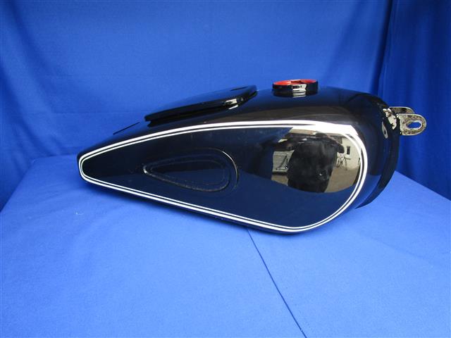 Tank R51/3,67,67/2,67/3,68 lackiert, liniert mit Werkzeugkastendeckel auf Anfrage